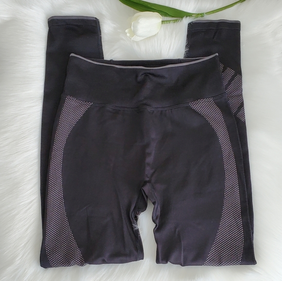 PINK VICTORIA'S SECRET LEGGINGS SIZE M - Picture 2 of 5